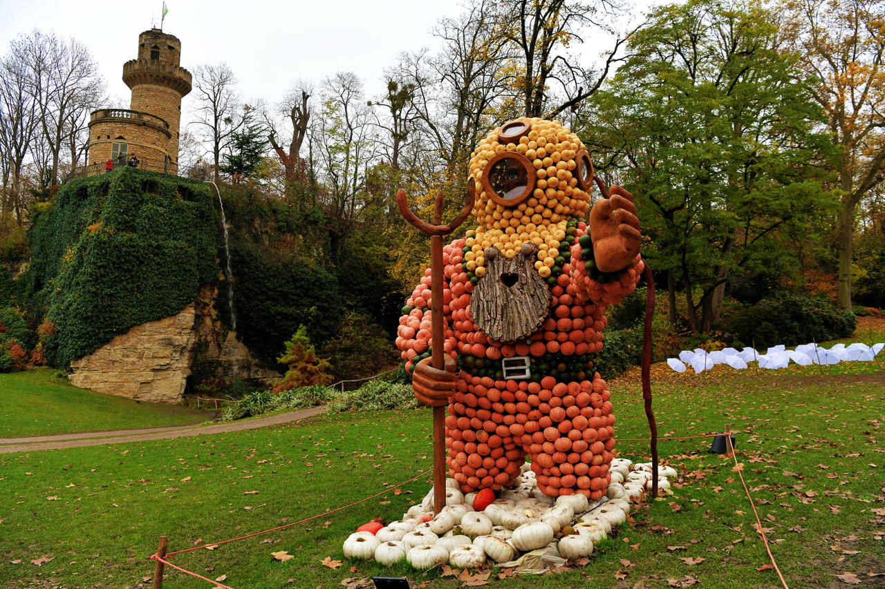 Weltgrößte Kürbisausstellung in Ludwigsburg im Blühenden Barock. Thema 2021 Unterwasser.das Kürbisspektakel mit imposanten Figuren und leuchtende Traumpfade.