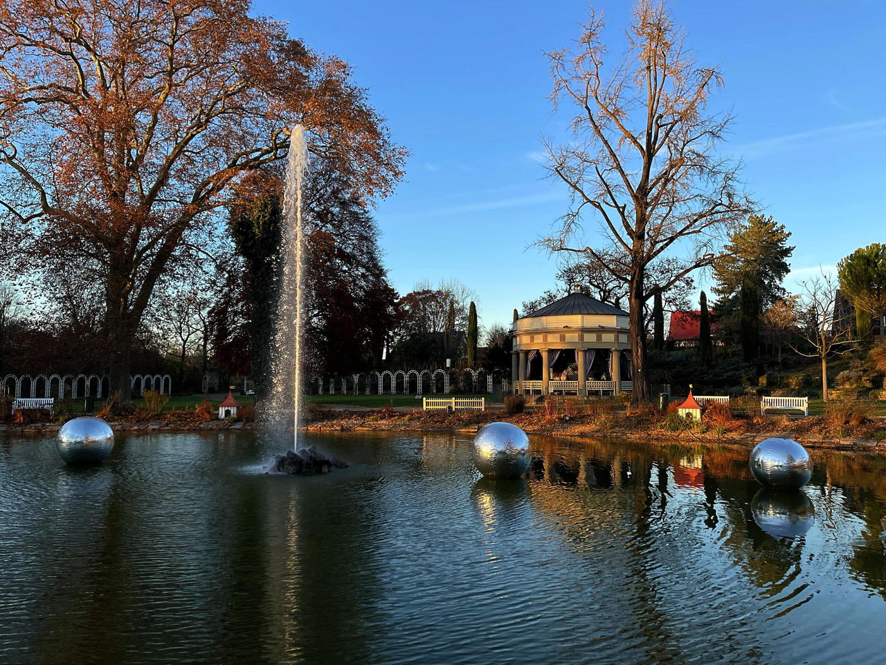 Weltgrößte Kürbisausstellung in Ludwigsburg im Blühenden Barock. Thema 2021 Unterwasser.das Kürbisspektakel mit imposanten Figuren und leuchtende Traumpfade.