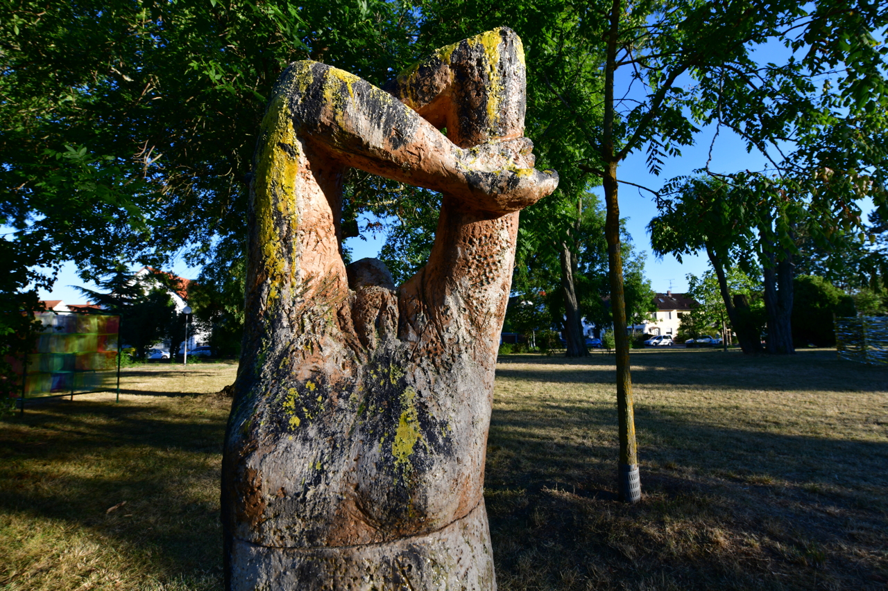 Kunst im Park 2020 Mörfelden-Walldorf vom 12. Juli bis 13 September 2020 mit Edgar Diehl * Christine Hach * Jürgen Heinz * Romana Menze-Kuhn * Otto Schaffner * Elizabeth Thallauer Parkanlage am Bürgerhaus Mörfelden