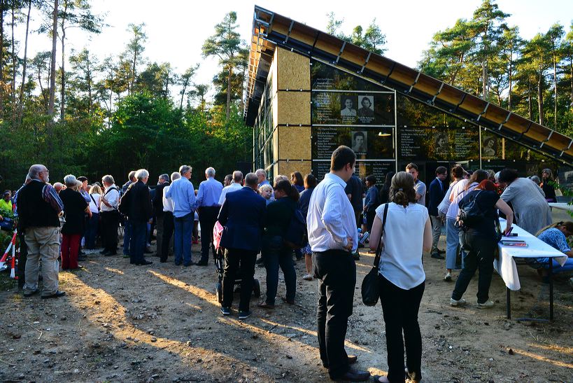 KZ-Außenlager Walldorf Gedenkstätte Einweihung  am 25.September 2016. Mit Lehrpfad um das KZ-Außenlager Geschichte des Holocaust begreifen.