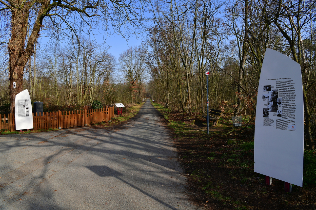 KZ-Außenlager Walldorf Gedenkstätte Einweihung  am 25.September 2016. Mit Lehrpfad um das KZ-Außenlager Geschichte des Holocaust begreifen.