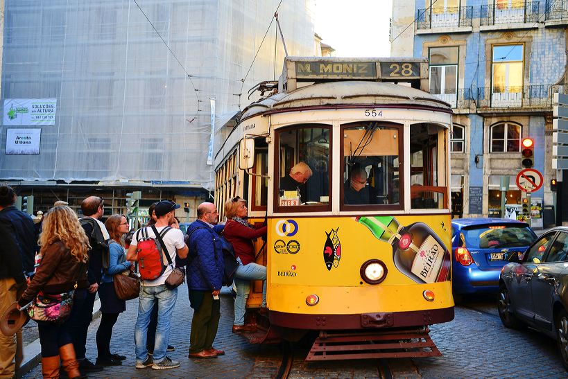 Lissabon, Lisboa Stadtteil Baixa Chiado und Bairro Alto, der Platz Rossio, Elevador de Santa Justa und die Tram Line 28.