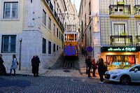 Lissabon, Lisboa Stadtteil Baixa Chiado und Bairro Alto, der Platz Rossio, Elevador de Santa Justa und die Tram Line 28.