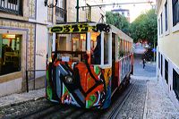 Lissabon, Lisboa Stadtteil Baixa Chiado und Bairro Alto, der Platz Rossio, Elevador de Santa Justa und die Tram Line 28.