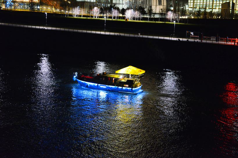 Die Luminale Frankfurt, leuchtende Objekte in der ganzen Stadt, die Biennale der Lichtkultur mit vielen Projekten der Lichtkunstschau.