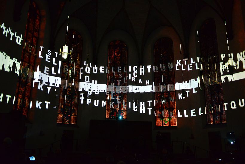 Die Luminale Frankfurt, leuchtende Objekte in der ganzen Stadt, die Biennale der Lichtkultur mit vielen Projekten der Lichtkunstschau.