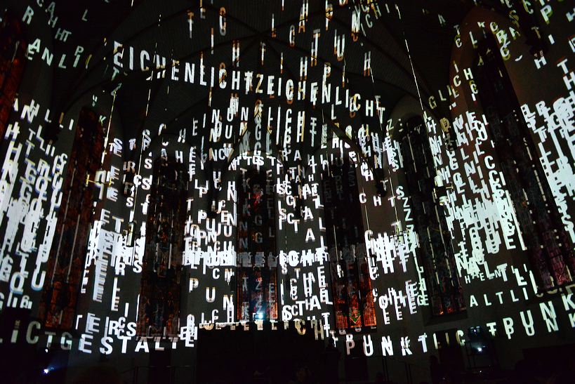 Die Luminale Frankfurt, leuchtende Objekte in der ganzen Stadt, die Biennale der Lichtkultur mit vielen Projekten der Lichtkunstschau.