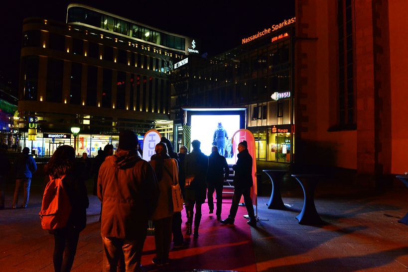 Die Luminale Frankfurt, leuchtende Objekte in der ganzen Stadt, die Biennale der Lichtkultur mit vielen Projekten der Lichtkunstschau.