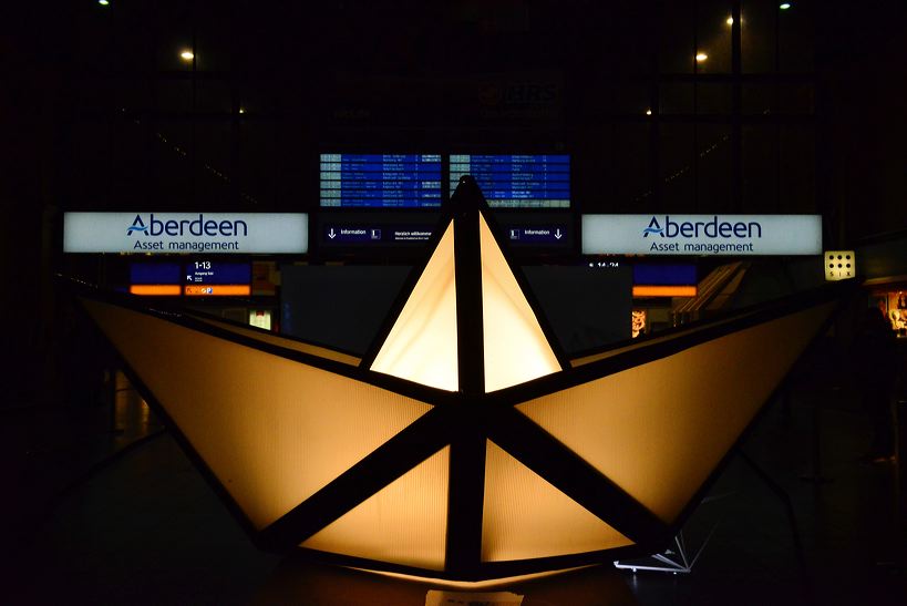 Die Luminale Frankfurt, leuchtende Objekte in der ganzen Stadt, die Biennale der Lichtkultur mit vielen Projekten der Lichtkunstschau.