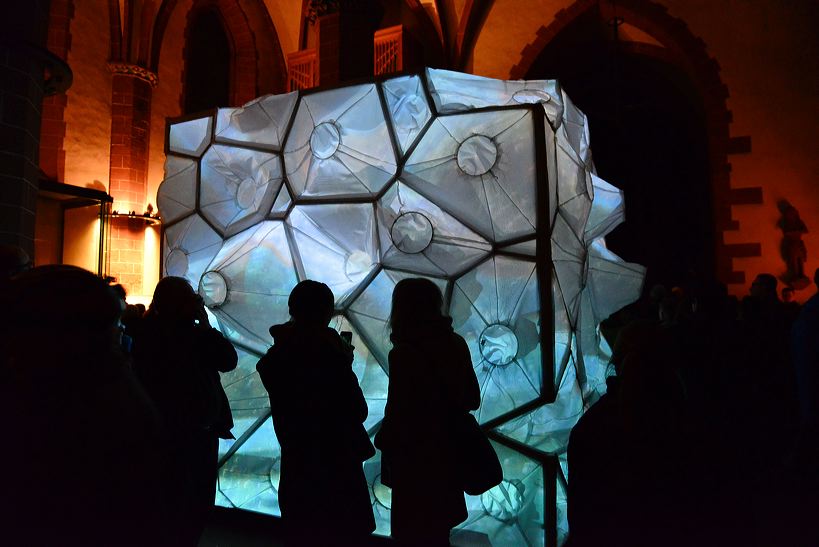 Die Luminale Frankfurt, leuchtende Objekte in der ganzen Stadt, die Biennale der Lichtkultur mit vielen Projekten der Lichtkunstschau.