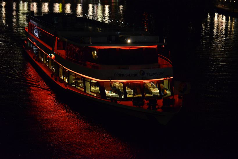 Die Luminale Frankfurt, leuchtende Objekte in der ganzen Stadt, die Biennale der Lichtkultur mit vielen Projekten der Lichtkunstschau.