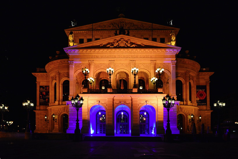 Die Luminale Frankfurt, leuchtende Objekte in der ganzen Stadt, die Biennale der Lichtkultur mit vielen Projekten der Lichtkunstschau.