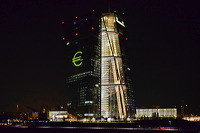 Die Luminale Frankfurt, leuchtende Objekte in der ganzen Stadt, die Biennale der Lichtkultur mit vielen Projekten der Lichtkunstschau.