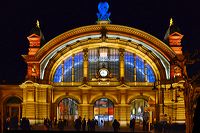 Die Luminale Frankfurt, leuchtende Objekte in der ganzen Stadt, die Biennale der Lichtkultur mit vielen Projekten der Lichtkunstschau.