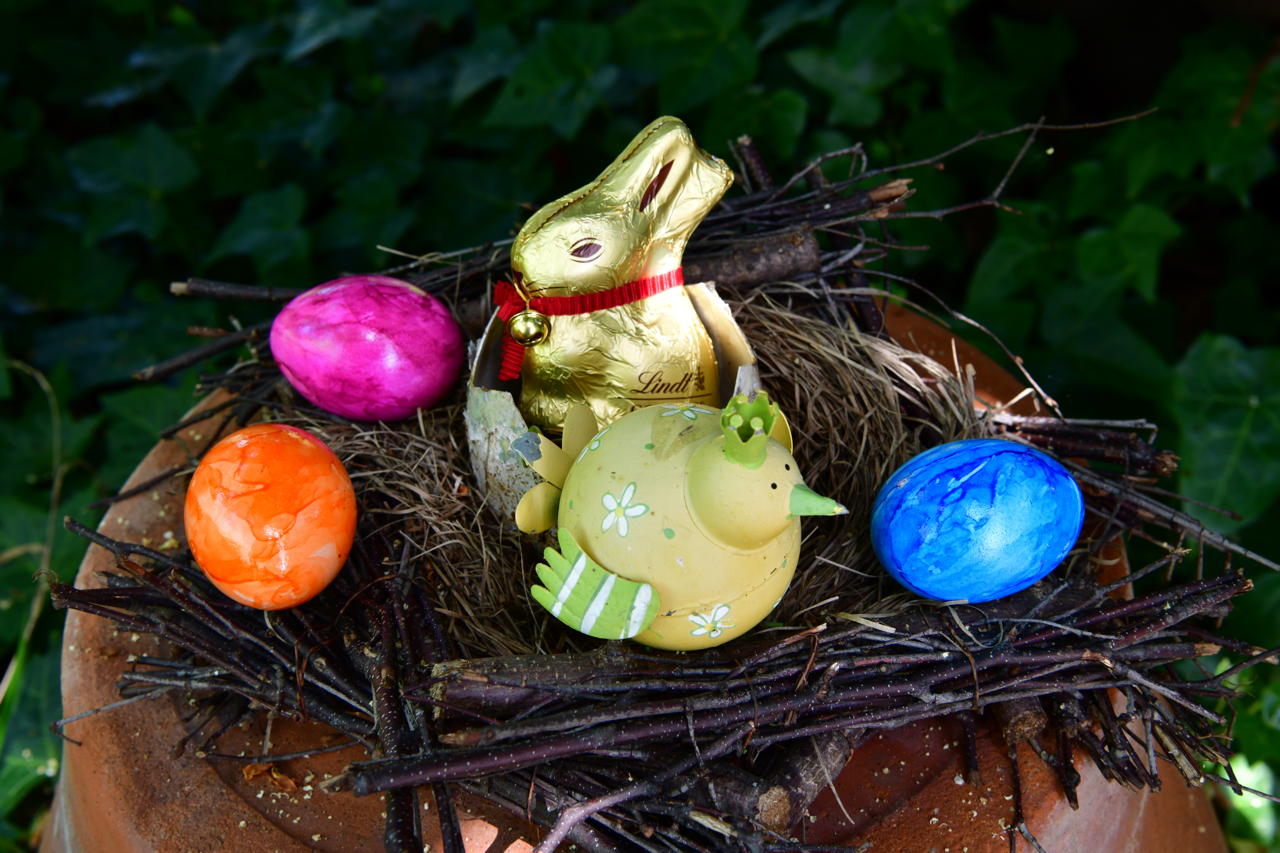 Ostern Osterzeit Osterbrauchtum Osterfeiertage bunte Ostereier Osterhasen Osterfeuer Ostergedichte