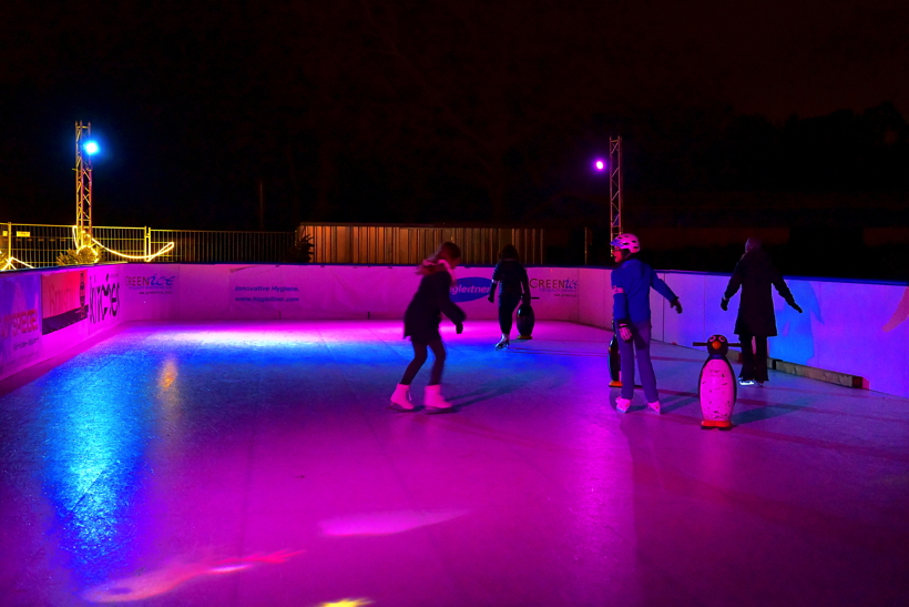 Eisbahn Schlittschuhbahn und Eisstockbahn vom Verein TGS Walldorf auf dem Sportgelände ein einmaliger  Wintertraum in der Doppelstadt Mörfelden-Walldorf