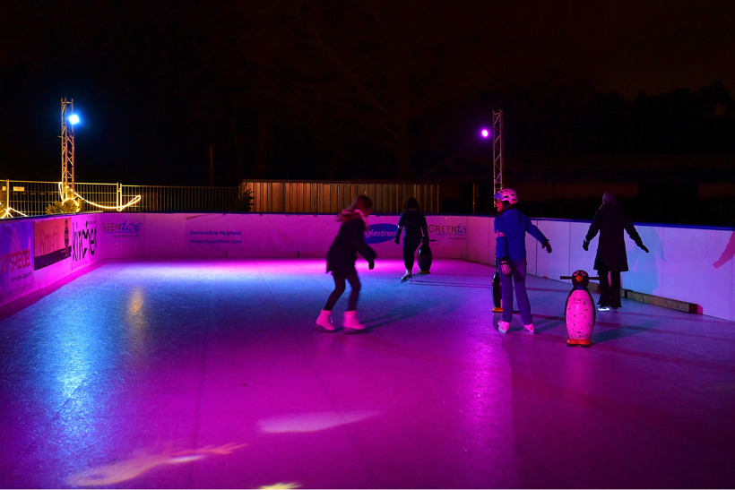 Eisbahn Schlittschuhbahn und Eisstockbahn vom Verein TGS Walldorf auf dem Sportgelände ein einmaliger  Wintertraum in der Doppelstadt Mörfelden-Walldorf