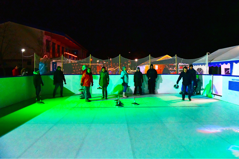 Eisbahn Schlittschuhbahn und Eisstockbahn vom Verein TGS Walldorf auf dem Sportgelände ein einmaliger  Wintertraum in der Doppelstadt Mörfelden-Walldorf