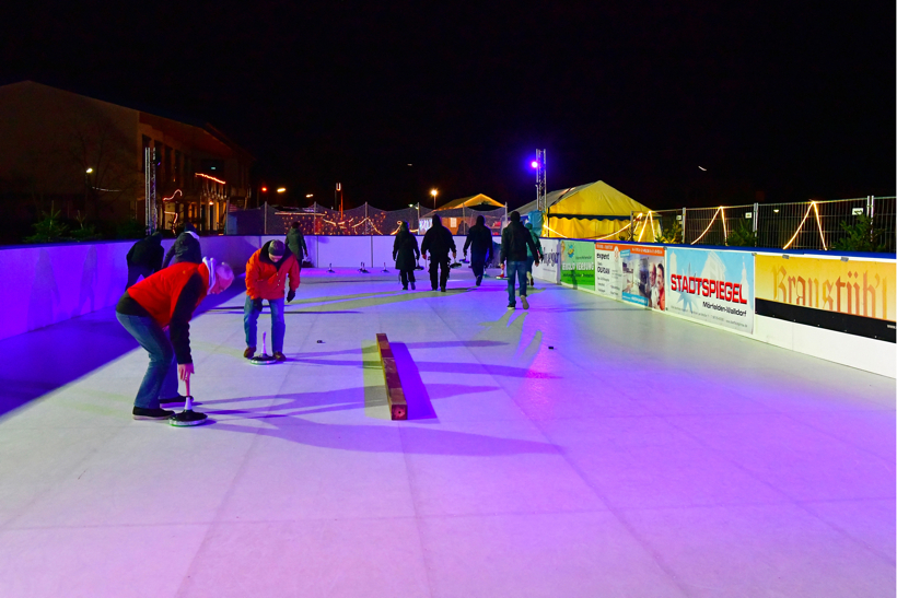 Eisbahn Schlittschuhbahn und Eisstockbahn vom Verein TGS Walldorf auf dem Sportgelände ein einmaliger  Wintertraum in der Doppelstadt Mörfelden-Walldorf