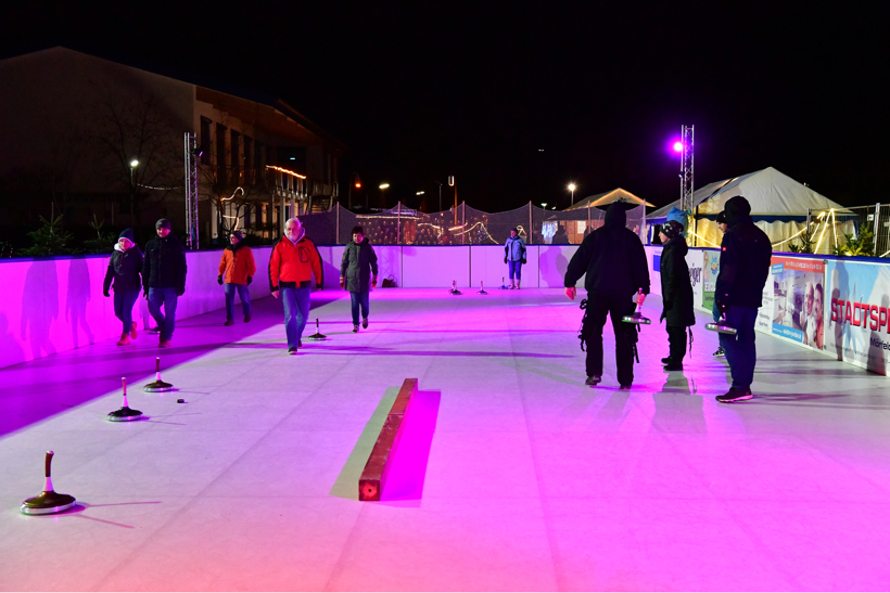 Eisbahn Schlittschuhbahn und Eisstockbahn vom Verein TGS Walldorf auf dem Sportgelände ein einmaliger  Wintertraum in der Doppelstadt Mörfelden-Walldorf