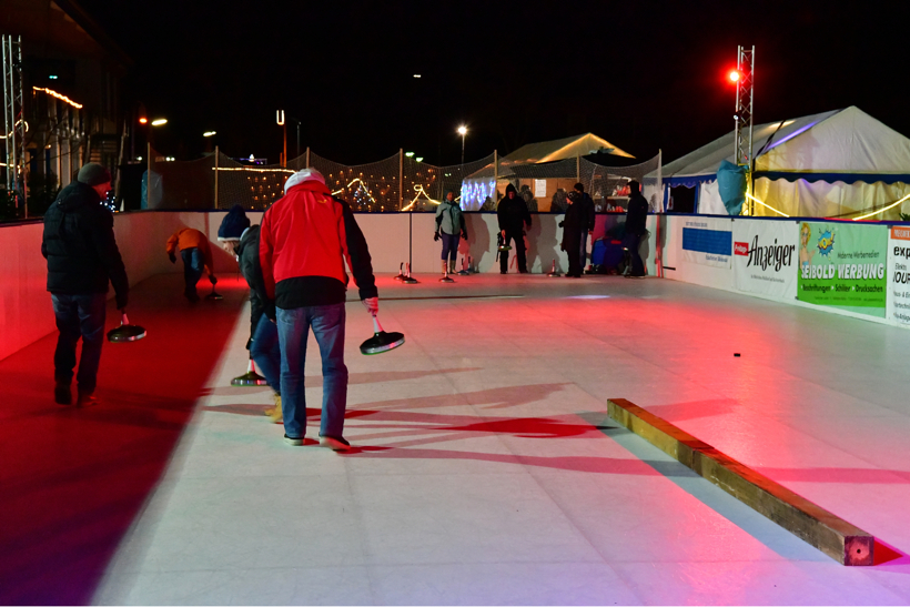 Eisbahn Schlittschuhbahn und Eisstockbahn vom Verein TGS Walldorf auf dem Sportgelände ein einmaliger  Wintertraum in der Doppelstadt Mörfelden-Walldorf