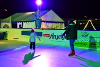 Eisbahn Schlittschuhbahn und Eisstockbahn vom Verein TGS Walldorf auf dem Sportgelände ein einmaliger  Wintertraum in der Doppelstadt Mörfelden-Walldorf