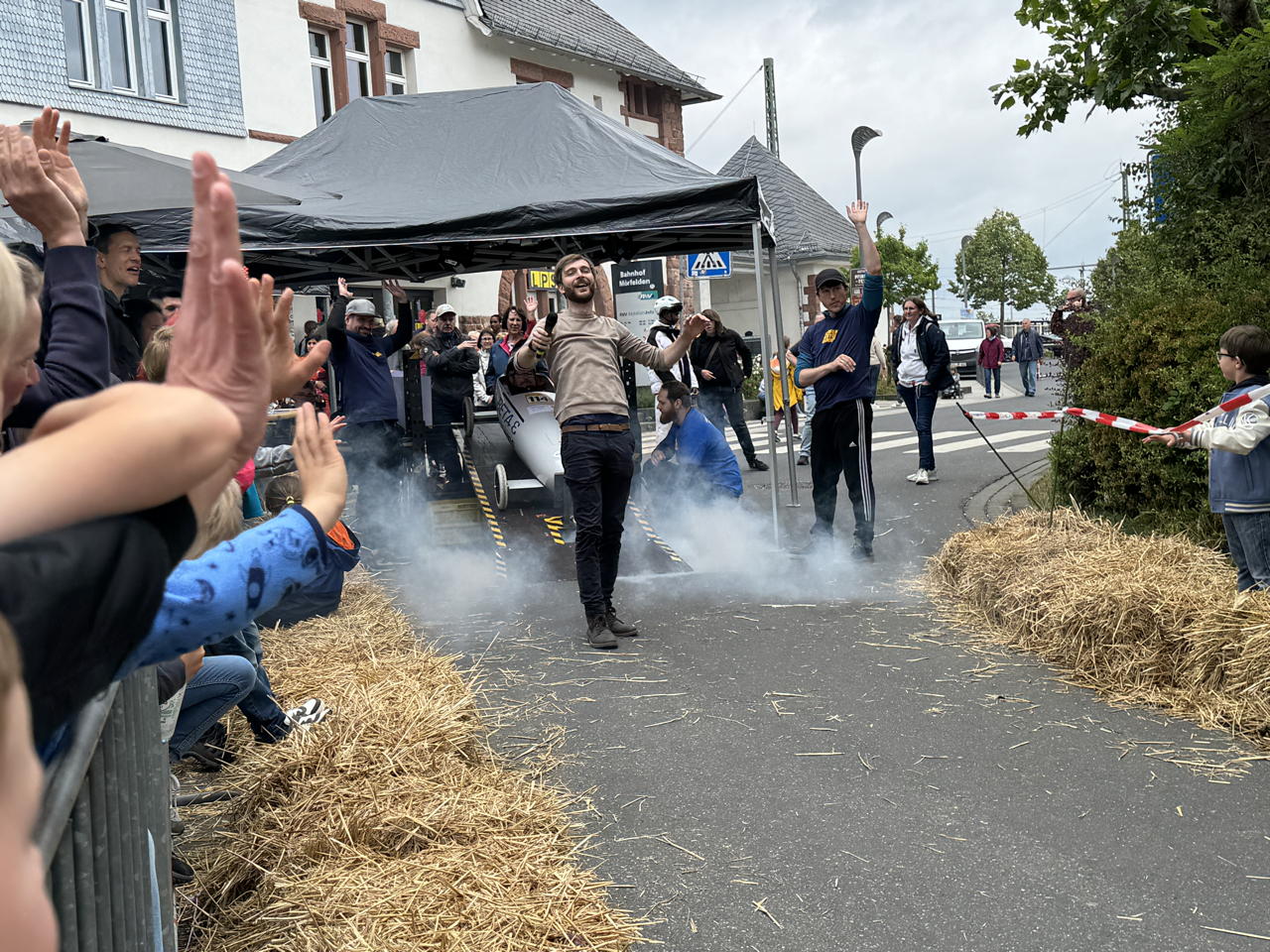 Seifenkistenrennen in Mörfelden-Walldorf im Stadtteil Mörfelden auf der Bahnhofstraße mit Bobby Car für klein und groß 2025