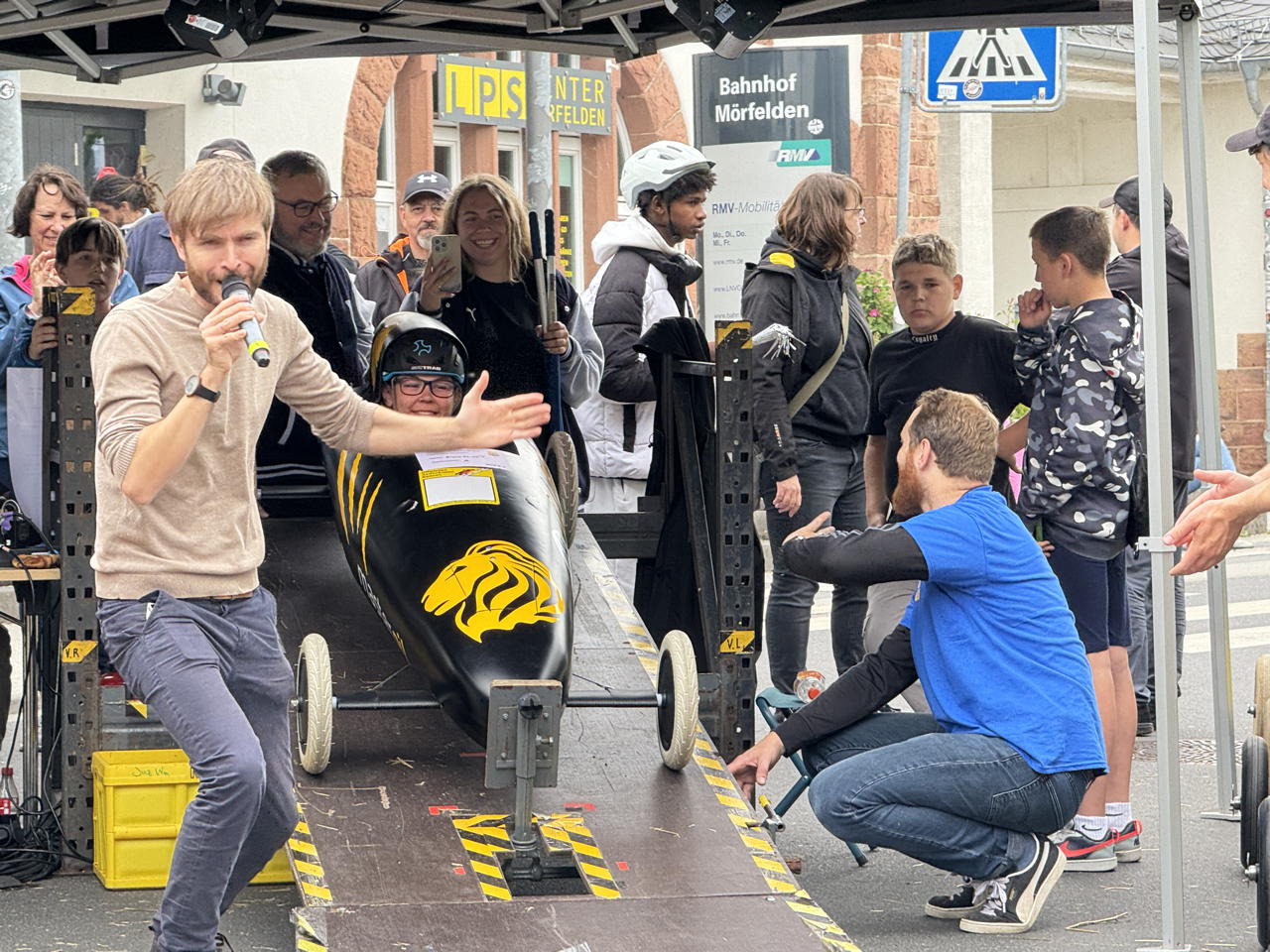 Seifenkistenrennen in Mörfelden-Walldorf im Stadtteil Mörfelden auf der Bahnhofstraße mit Bobby Car für klein und groß 2025