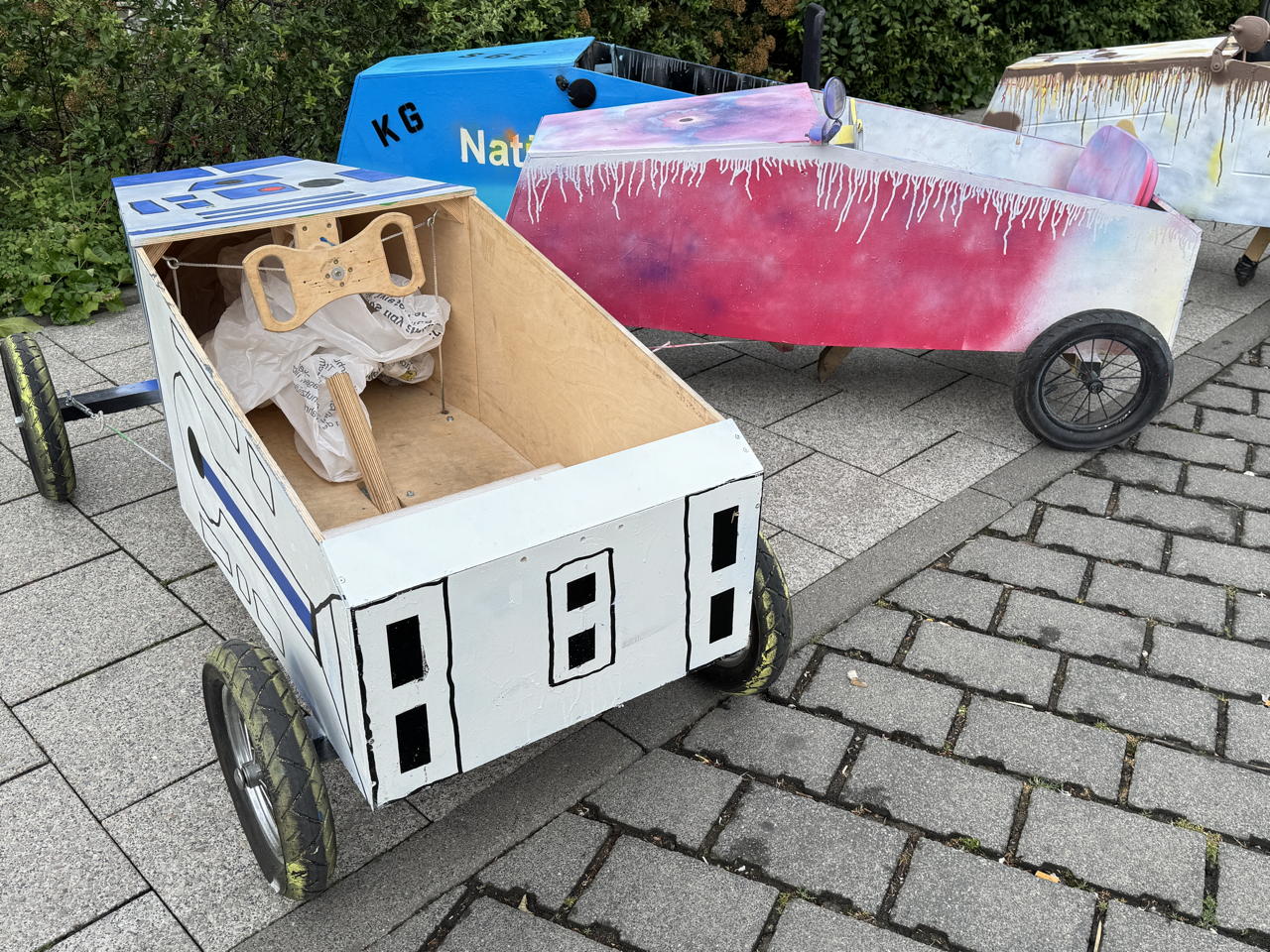 Seifenkistenrennen in Mörfelden-Walldorf im Stadtteil Mörfelden auf der Bahnhofstraße mit Bobby Car für klein und groß 2025