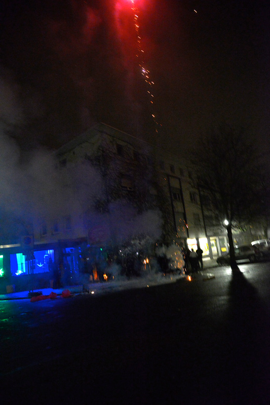 Silvester 2015 - 16, feiern im Restaurante Cantina da Tino mit Essen, Trinken, Musik, Feuerwerk, Heissluftballons, Fluglaternen und Böllern ins neue Jahr 2016