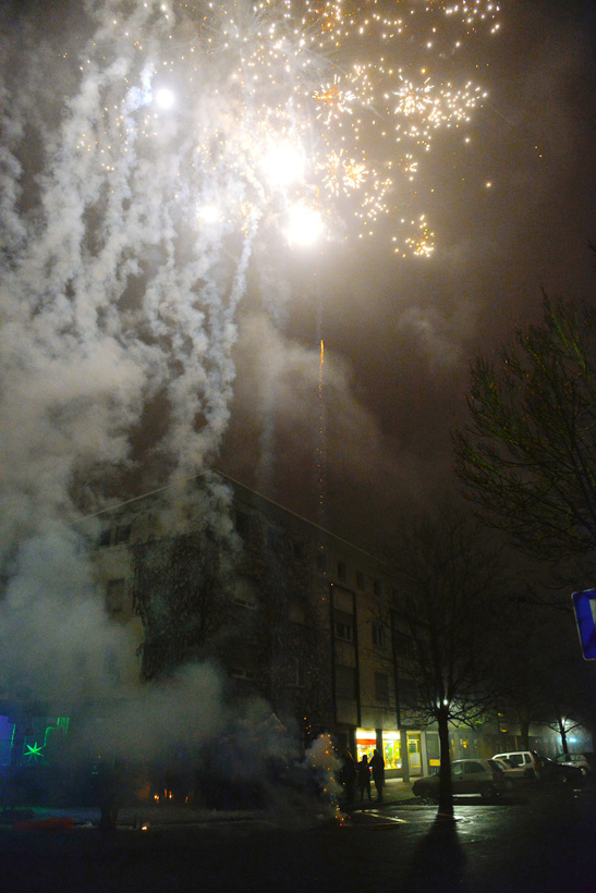 Silvester 2015 - 16, feiern im Restaurante Cantina da Tino mit Essen, Trinken, Musik, Feuerwerk, Heissluftballons, Fluglaternen und Böllern ins neue Jahr 2016