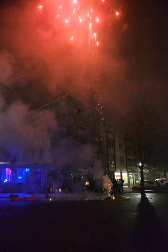 Silvester 2015 - 16, feiern im Restaurante Cantina da Tino mit Essen, Trinken, Musik, Feuerwerk, Heissluftballons, Fluglaternen und Böllern ins neue Jahr 2016