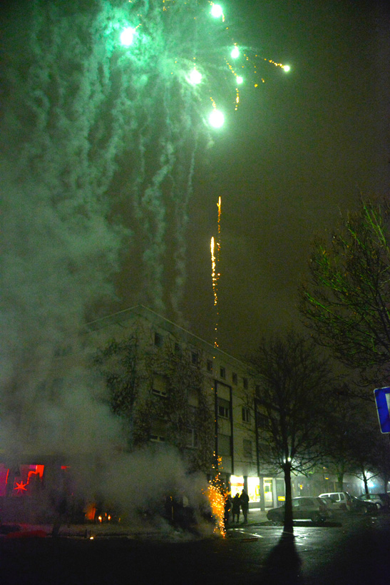 Silvester 2015 - 16, feiern im Restaurante Cantina da Tino mit Essen, Trinken, Musik, Feuerwerk, Heissluftballons, Fluglaternen und Böllern ins neue Jahr 2016