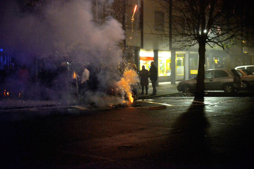 Silvester 2015 - 16, feiern im Restaurante Cantina da Tino mit Essen, Trinken, Musik, Feuerwerk, Heissluftballons, Fluglaternen und Böllern ins neue Jahr 2016