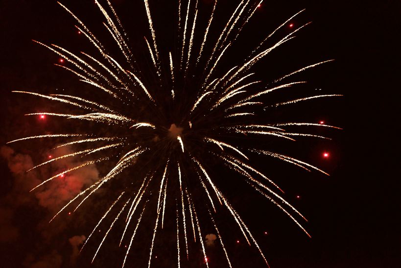 Silvester 2015 - 16, feiern im Restaurante Cantina da Tino mit Essen, Trinken, Musik, Feuerwerk, Heissluftballons, Fluglaternen und Böllern ins neue Jahr 2016