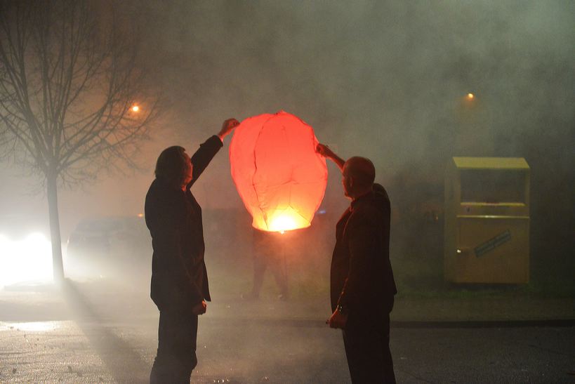 Silvester 2015 - 16, feiern im Restaurante Cantina da Tino mit Essen, Trinken, Musik, Feuerwerk, Heissluftballons, Fluglaternen und Böllern ins neue Jahr 2016