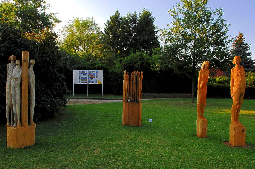 12. Skulpturenpark 2009 Mörfelden-Walldorf Starke Frauen braucht hat das Land