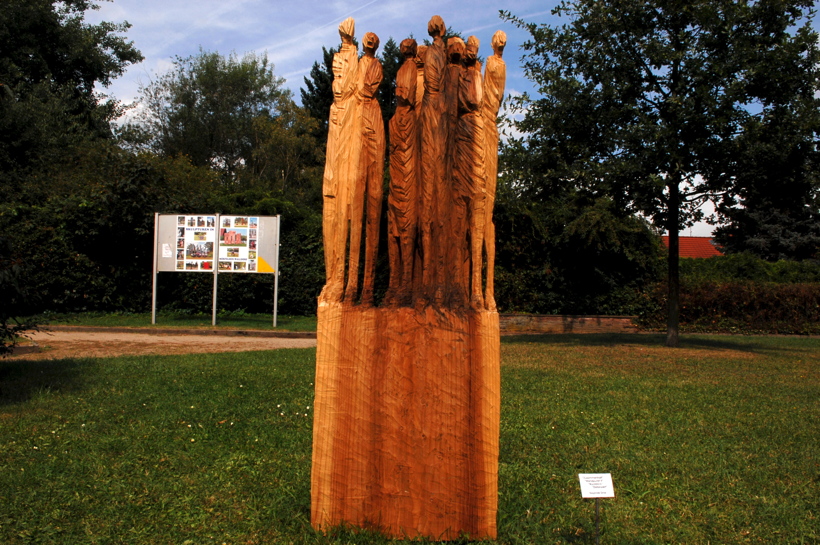 12. Skulpturenpark 2009 Mörfelden-Walldorf Starke Frauen braucht hat das Land