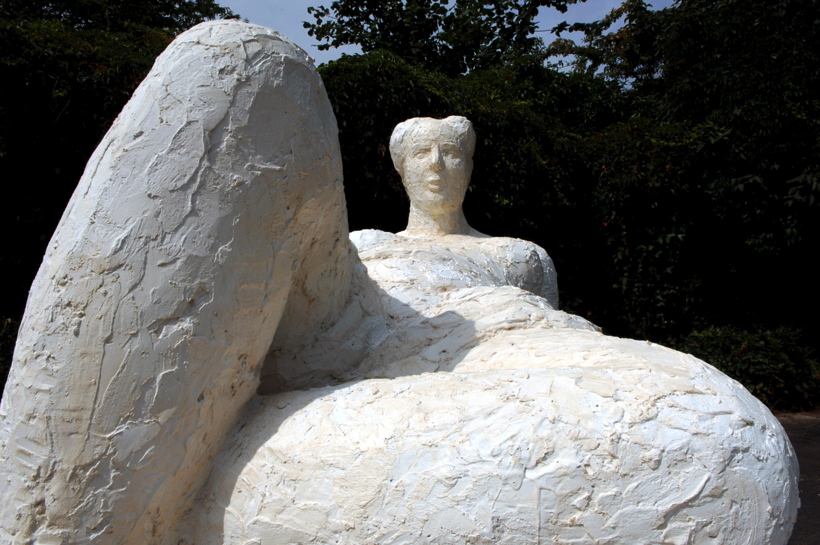 12. Skulpturenpark 2009 Mörfelden-Walldorf Starke Frauen braucht hat das Land