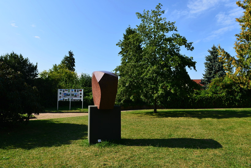 16. Skulpturenpark 2013, der Stadt Mörfelden-Walldorf - Mir wird ganz Angst um die Welt, wenn ich an die Ewigkeit denke