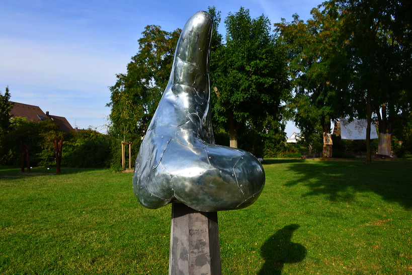 16. Skulpturenpark 2013, der Stadt Mörfelden-Walldorf - Mir wird ganz Angst um die Welt, wenn ich an die Ewigkeit denke