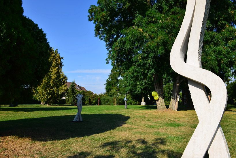 16. Skulpturenpark 2013, der Stadt Mörfelden-Walldorf - Mir wird ganz Angst um die Welt, wenn ich an die Ewigkeit denke