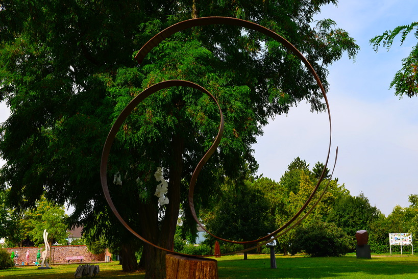 16. Skulpturenpark 2013, der Stadt Mörfelden-Walldorf - Mir wird ganz Angst um die Welt, wenn ich an die Ewigkeit denke