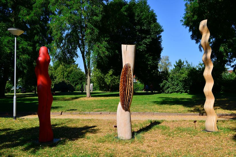 19. Skulpturenpark Mörfelden-Walldorf vom 7. August - 11. September 2016,  im Bürgerpark Mörfelden mit Jules Andrieu - Elvira Chevalier - Jan Douma - Ulrike Gölner - Cornelia Heier - Margret Holz - Thomas Matt - Markus Schmitt - Achim Schroeteler - Franz Stähler - Elizabeth Thallauer - Georg-Friedrich Wolf 