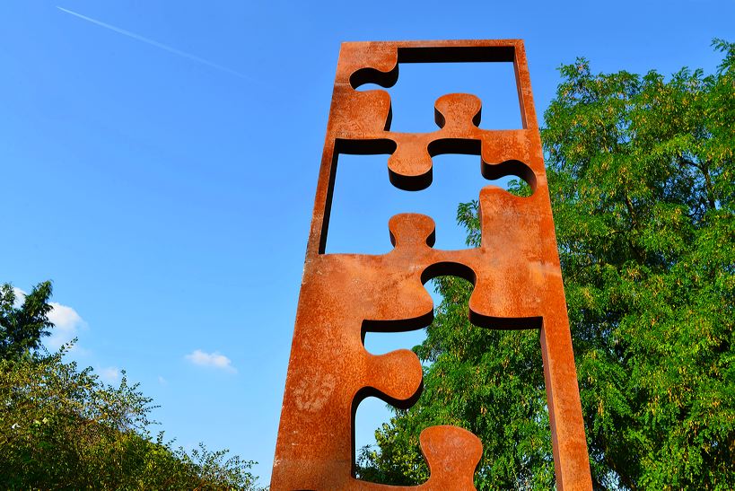 19. Skulpturenpark Mörfelden-Walldorf vom 7. August - 11. September 2016,  im Bürgerpark Mörfelden mit Jules Andrieu - Elvira Chevalier - Jan Douma - Ulrike Gölner - Cornelia Heier - Margret Holz - Thomas Matt - Markus Schmitt - Achim Schroeteler - Franz Stähler - Elizabeth Thallauer - Georg-Friedrich Wolf 