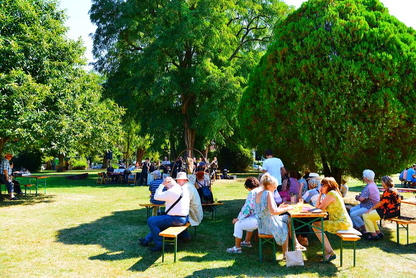 19. Skulpturenpark Mörfelden-Walldorf vom 7. August - 11. September 2016,  im Bürgerpark Mörfelden mit Jules Andrieu - Elvira Chevalier - Jan Douma - Ulrike Gölner - Cornelia Heier - Margret Holz - Thomas Matt - Markus Schmitt - Achim Schroeteler - Franz Stähler - Elizabeth Thallauer - Georg-Friedrich Wolf 