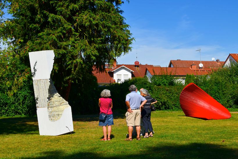 19. Skulpturenpark Mörfelden-Walldorf vom 7. August - 11. September 2016,  im Bürgerpark Mörfelden mit Jules Andrieu - Elvira Chevalier - Jan Douma - Ulrike Gölner - Cornelia Heier - Margret Holz - Thomas Matt - Markus Schmitt - Achim Schroeteler - Franz Stähler - Elizabeth Thallauer - Georg-Friedrich Wolf 