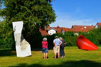 19. Skulpturenpark Mörfelden-Walldorf vom 7. August - 11. September 2016,  im Bürgerpark Mörfelden mit Jules Andrieu - Elvira Chevalier - Jan Douma - Ulrike Gölner - Cornelia Heier - Margret Holz - Thomas Matt - Markus Schmitt - Achim Schroeteler - Franz Stähler - Elizabeth Thallauer - Georg-Friedrich Wolf 