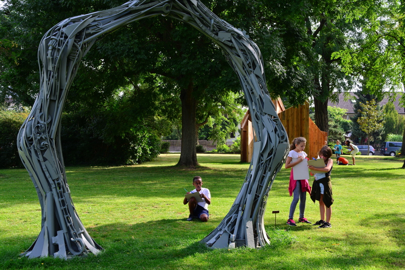 20. Skulpturenpark Mörfelden-Walldorf mit Jules Andrieu, Lars Karl Becker, Merja Herzog-Hellsten, Isabell Hofmann, Peter Müller, Emilia Neumann, Marco Poblete Young, Felix Rombach, Waldemar Scheck, Lukas Sünder, vom 30. Juli bis 3. September 2017 im Bürgerpark Mörfelden