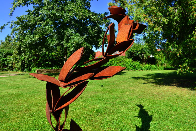 20. Skulpturenpark Mörfelden-Walldorf mit Jules Andrieu, Lars Karl Becker, Merja Herzog-Hellsten, Isabell Hofmann, Peter Müller, Emilia Neumann, Marco Poblete Young, Felix Rombach, Waldemar Scheck, Lukas Sünder, vom 30. Juli bis 3. September 2017 im Bürgerpark Mörfelden